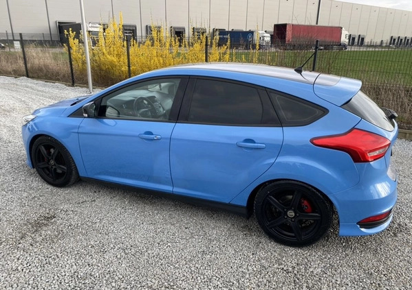 Ford Focus cena 45999 przebieg: 89000, rok produkcji 2017 z Krobia małe 667